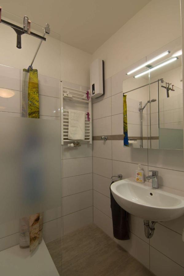 Ferienwohnung 'Zimmer Frei' Gelsenkirchen Buitenkant foto